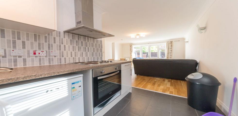 			2 Bedroom, 1 bath, 1 reception Flat			 Heathfield Park, WILLESDEN GREEN
